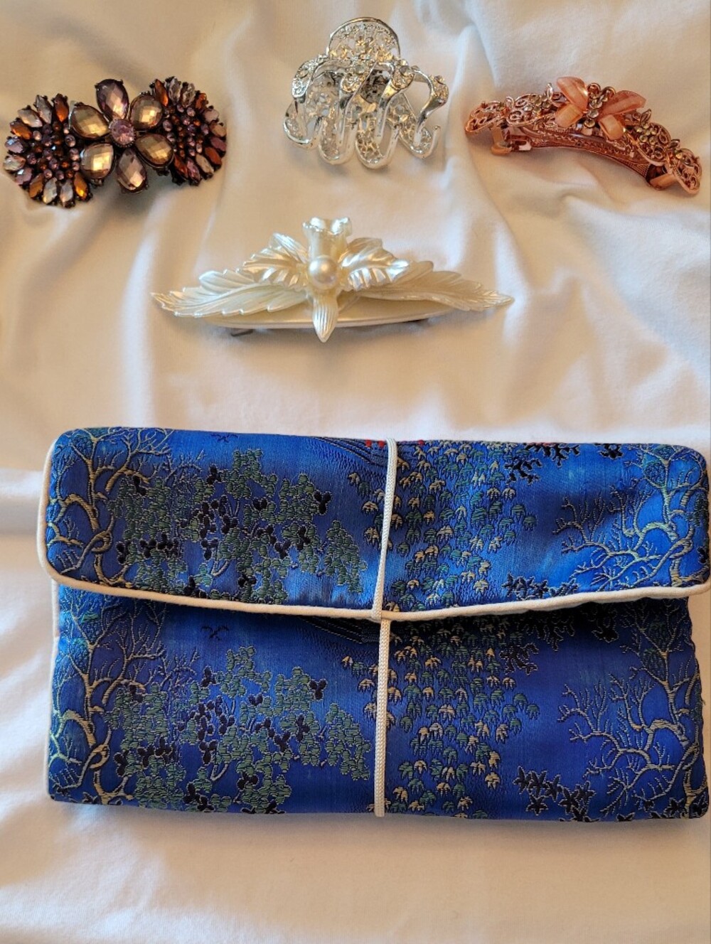 3 Hair Clips, Claw For Hair & A really Useful Jewelry Tote To Carry Them
